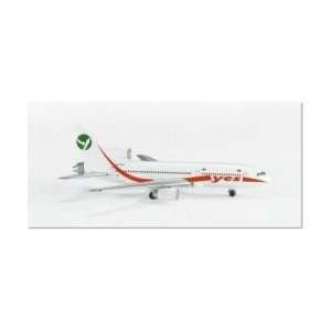   : Gemini Jets Delta Airlines B777 200LR Model Airplane: Toys & Games