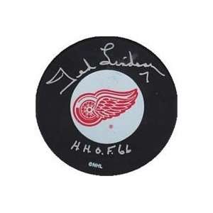  Ted Lindsay autographed Hockey Puck (Detroit Red Wings 