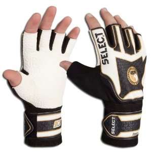  Select Futsal Goalie Gloves: Sports & Outdoors