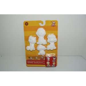 : Peanuts 4 Plaster Magnets Kit: Snoopy, Charlie Brown, Lucy, & Sally 