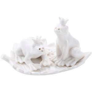  Frog Pair on Leaf Ceramic Salt and Pepper Shakers: Home 