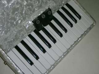 Rossetti Piano Accordion 48 Bass 26 Key 3 Switch, WHITE, Case & Straps 