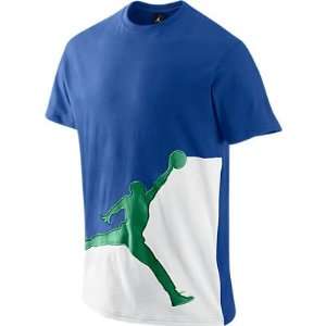  NIKE GRAPHIC JUMPY TEE (MENS): Sports & Outdoors