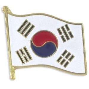  South Korean Flag Pin: Jewelry