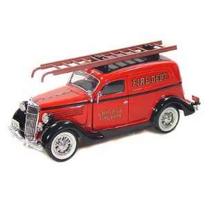   Ford Sedan Delivery Chicago Fire Department 1/24 Red: Toys & Games