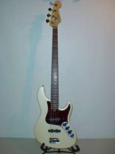 Fender American Deluxe Jazz 4 String Electric Bass with Case  