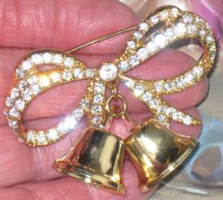 MONET VINTAGE STYLE CHRISTMAS BOW BELLS BROOCH PIN  