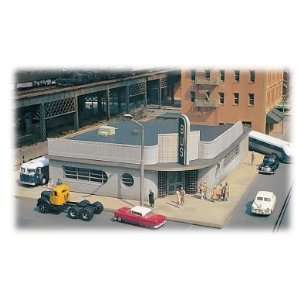  Bachmann Spectrum(TM) HO Cityscenes(TM) Bus Station Toys & Games